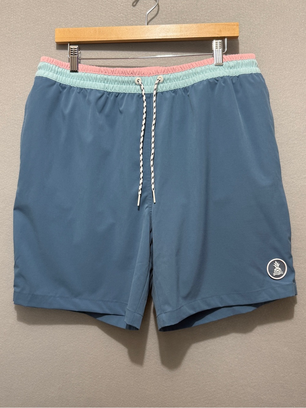 Chubbies XL Blue Colorblock Swim Hybrid Shorts 7” Inseam Pineapple Patch Pocket